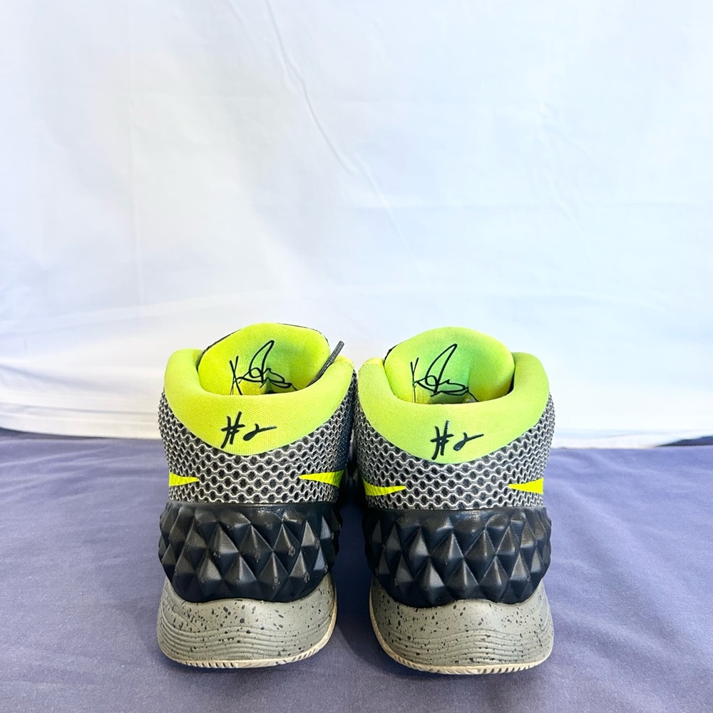 Nike Kyrie 1 Grey/Green size 10.5 *RARE* MEN’S BASKETBALL SHOES - Picture 6 of 9